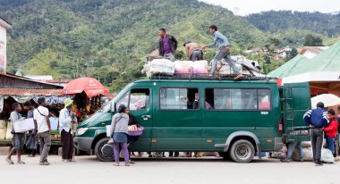 Ranomafana, Madagaskar 28 Temmuz 2019 Yerel taksi sizi almaya geliyor.