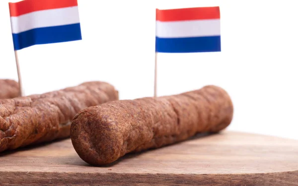 Houten Dienblad Met Frikadellen Een Nederlandse Fastfood Snack Geïsoleerd — Stockfoto