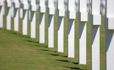 Lüksemburg 'daki Amerikan mezarlığındaki mezarlar.