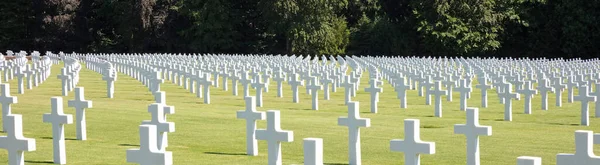 Ряды Могил Американском Млитаристском Кладбище Люксембурге — стоковое фото