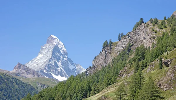 瑞士阿尔卑斯山的标志性标志 马特宏峰夏季 — 图库照片