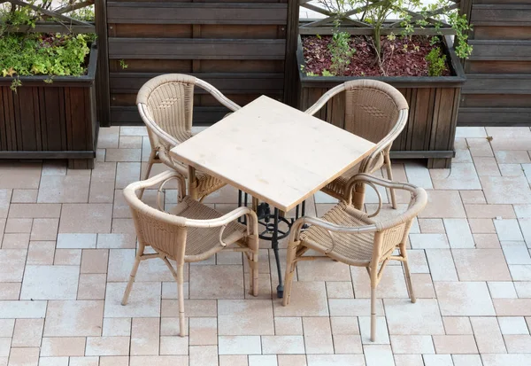 Café Terraço Com Mesas Cadeiras Vazias — Fotografia de Stock