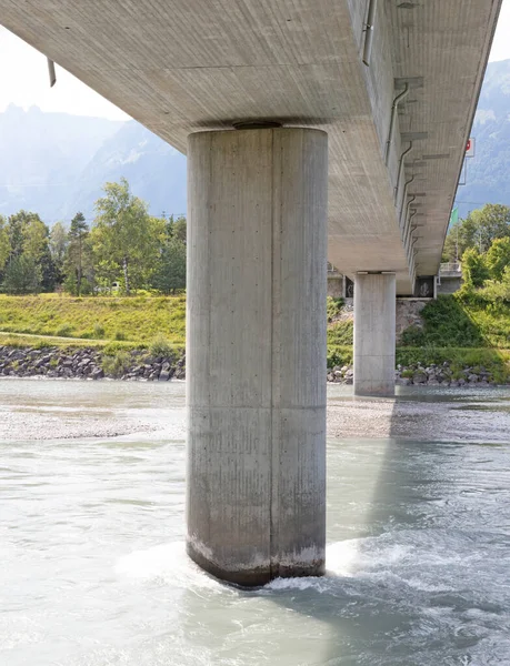 Vista Longo Uma Ponte Betão Sobre Rio Reno — Fotografia de Stock