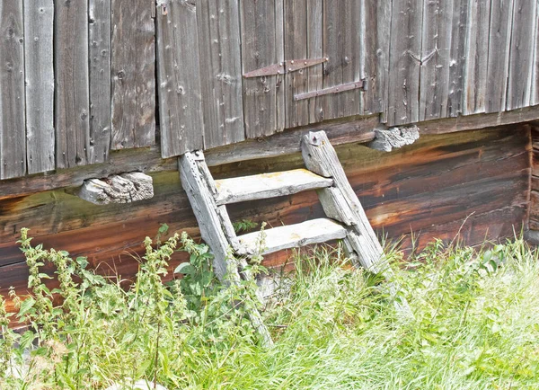 Короткие Деревянные Лестницы Старую Деревянную Каюту Switzerlands — стоковое фото