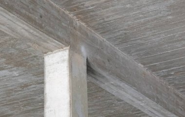 Binada somut destek kirişi, seçici odak