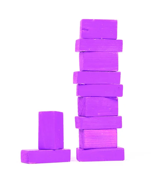 白の背景に隔離されたヴィンテージ紫色の建物ブロック — ストック写真
