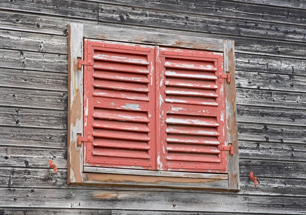 Old Red Shutters Wooden Wall Need Some Fresh Paint — Stock Photo, Image