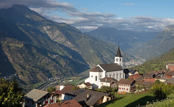 Eisscholl Svizzera Luglio 2020 Chiesa Restaurata Del Piccolo Villaggio Eisscholl — Foto Stock