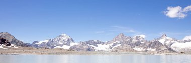 Zermatt, İsviçre, dağlar, nehirler ve karla çevrili