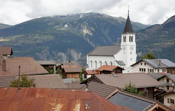 Eisscholl Svizzera Luglio 2020 Chiesa Restaurata Del Piccolo Villaggio Eisscholl — Foto Stock