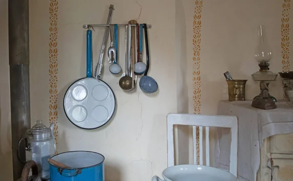 Cocina Antigua Muy Antigua Con Utensilios Cocina Dentro Una Casa — Foto de Stock