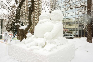 Supporo, Hokkaido, Japonya 12 Şubat 2018: karikatür karakter kar tarafından yapılan. Bir kar Heykel Yarışması ve kar Festivali 2018 Odori Park'taki şovda.