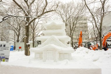 Supporo, Hokkaido, Japonya 12 Şubat 2018: kar tarafından yapılan Japon Tapınağı. Küçük kar Heykel Yarışması ve kar Festivali 2018 Odori Park'taki şovda biri.