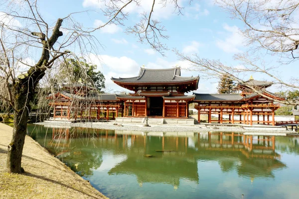 Temple Bouddhiste Japonais Byodoin Couloir Sur Ciel Bleu Vif Avec — Photo