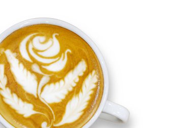 Üstten görünüm ve portre gül çiçek ürün ile latte sanat kahve Beyaz Seramik kahve fincanı izole beyaz arka plan ve sol alt köşede gölgeli şekil. Yolları ile yapmak.