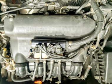 Tak ve kablolama araç motoru üzerinde yüklü likit gaz sisteminin. Sıvı gaz sistemi diğer enerji nerede benzin fiyatı artıyor bugün ve popüler ve hiçbir elektrikli araçların içinde kullanılan bir seçimdir