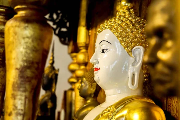 Primer Plano Vista Lateral Antigua Estatua Buda Oro Arte Birmano — Foto de Stock