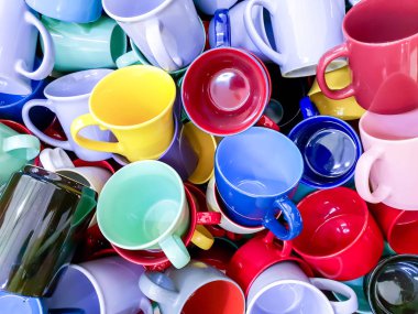 En iyi görünüm ve kırpma renkli yığın ekran arka planı ve duvar kağıdı üzerinde uygun Seramik kahve Kupası.