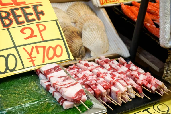 Çiğ Çubuğu Deniz Ürünleri Japonya Nın Osaka Kentindeki Kuromon Pazarında — Stok fotoğraf