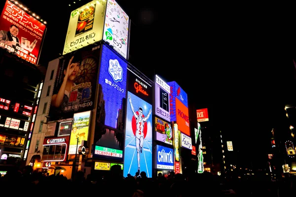 Osaka Japonia Stycznia 2019 Widok Perspektywiczny Oko Przyciągające Reklamy Neon — Zdjęcie stockowe