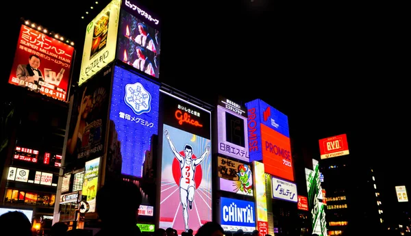 Osaka Japonia Stycznia 2019 Widok Perspektywiczny Oko Przyciągające Reklamy Neon — Zdjęcie stockowe