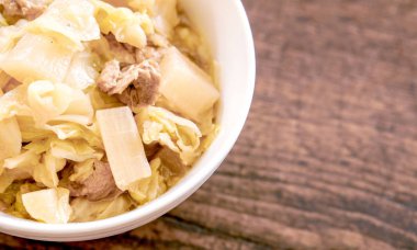 Çin usulü haşlanmış sebze soya sosu.