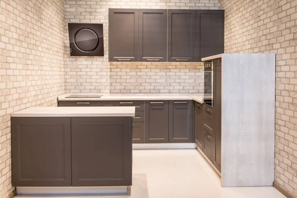现代化的厨房室内 配有家具和概念设计的计数器 轻便的家庭背景 — 图库照片