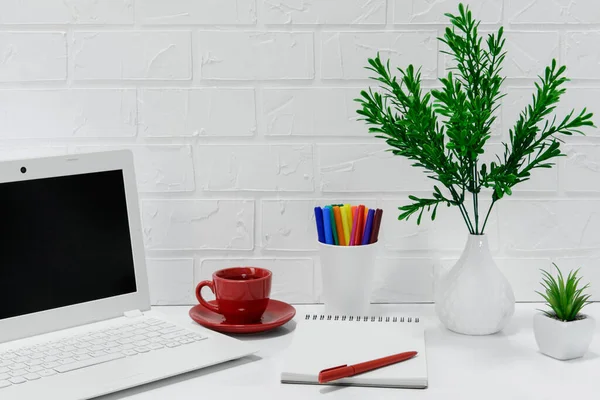 Cómoda Oficina Lugar Trabajo Para Trabajo Educación Tiempo Cuarentena Oficina Fotos de stock