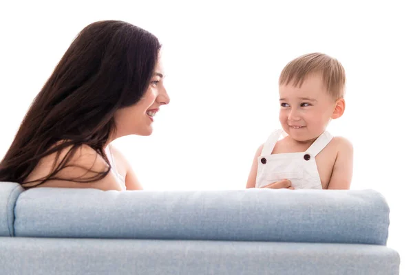 Família Feliz Sala Estar Mulher Menino Comunicando — Fotografia de Stock