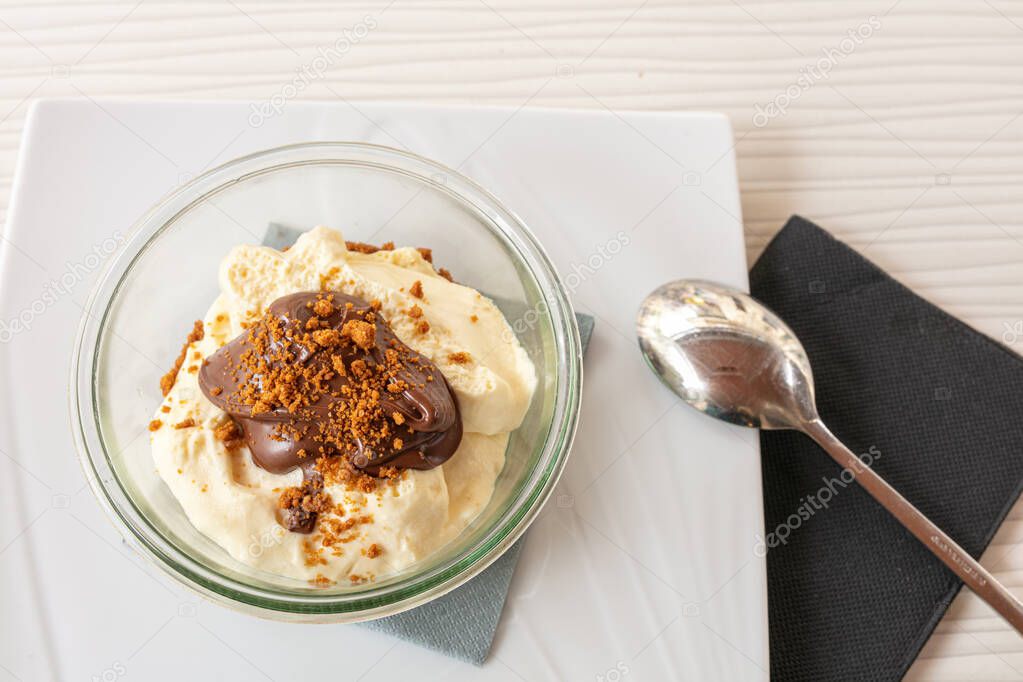 Dessert cream with chocolate with speculoos