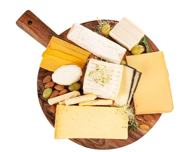 Verschiedene Käsesorten Auf Einem Brett Auf Weißem Hintergrund — Stockfoto