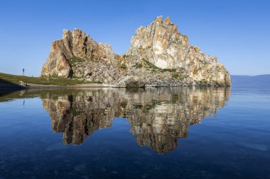 Shamanka Rock Khuzhir, Baykal Gölü yakınındaki panoramik manzaralı