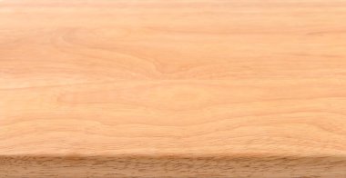 Beyaz zemin üzerinde kahverengi ahşap kesme tahtası yakın plan