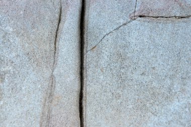 Sahildeki taşın dokusu ve arkaplanı için yakınlaşması