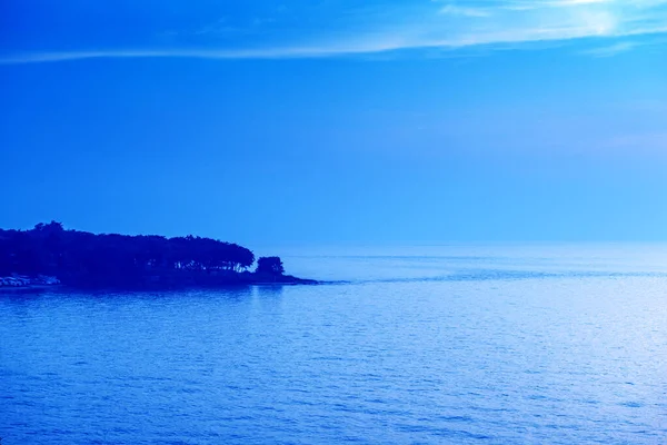 Bella Vista Del Tramonto Sul Mare Crepuscolo Blue Tone — Foto Stock
