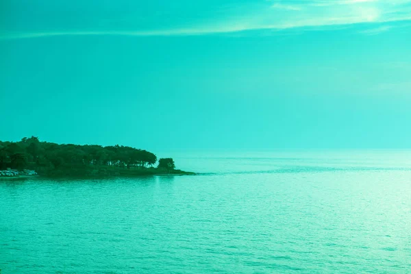 Prachtig Uitzicht Zonsondergang Zee Bij Schemering Blue Tone — Stockfoto