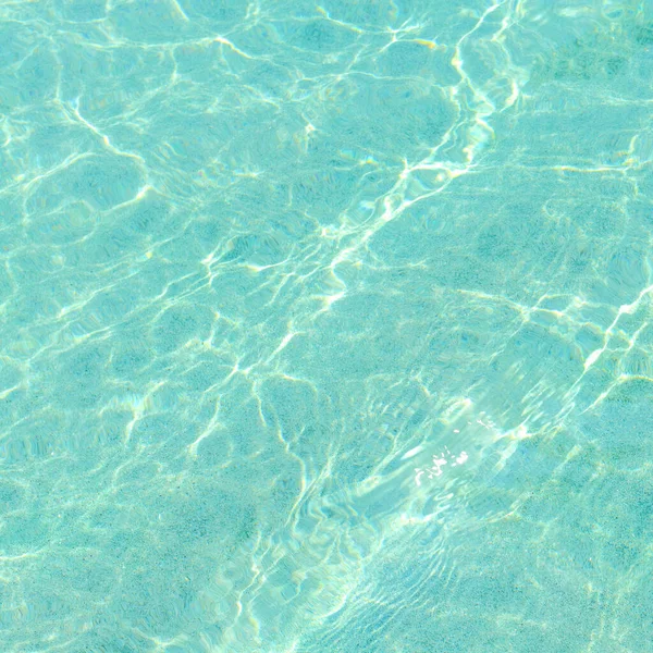 Blaues Wasser Swimmingpool Mit Einer Welle Und Reflexion Des Sonnenlichts — Stockfoto