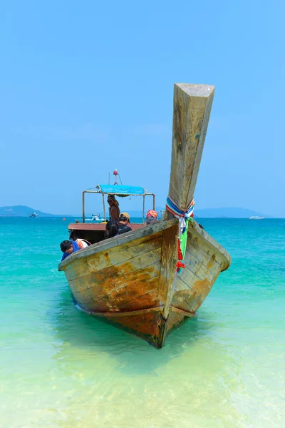 Phang Nga Thailandia Marzo Turisti Gruppo Che Viaggiano Barca Coda — Foto Stock