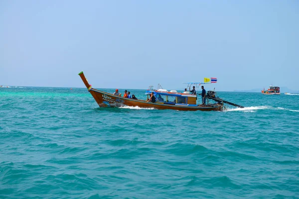 Phuket Thailand March 2015 Group Tourists Traveling Long Tail Boat — Stock Photo, Image