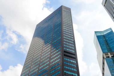 SINGAPORE - 16 Kasım 2018: Singapur 'un modern gökyüzü manzaralı gökyüzü. Singapur dünyanın dördüncü önde gelen finans merkezi..