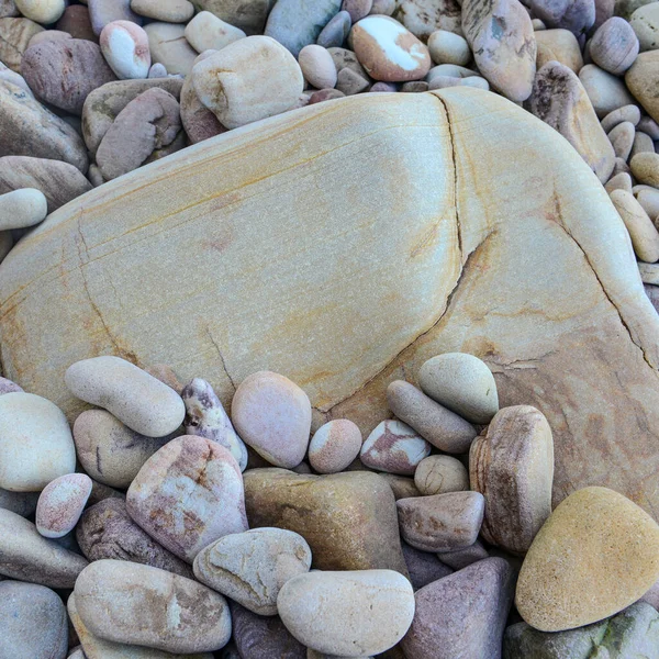 Zbliżenie Zaokrąglonych Polerowanych Skał Tropikalnej Plaży — Zdjęcie stockowe