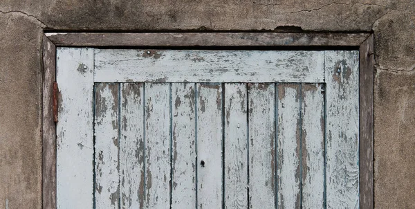 Oude Houten Plankdeur Met Betonnen Wand — Stockfoto