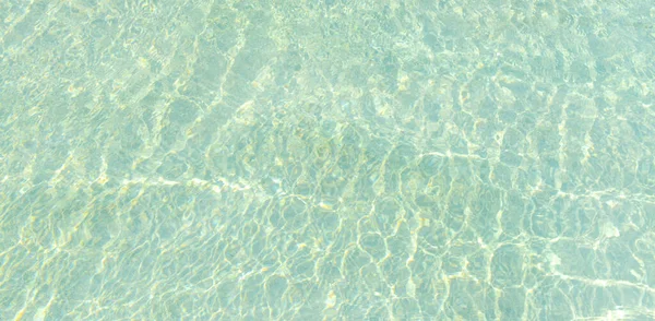 Piscina Água Azul Com Uma Onda Efeito Reflexão Luz Solar — Fotografia de Stock
