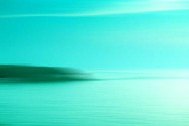 Hareket, alacakaranlık zamanlarında denizdeki kırılma arkaplanı bulanıklaştırdı.