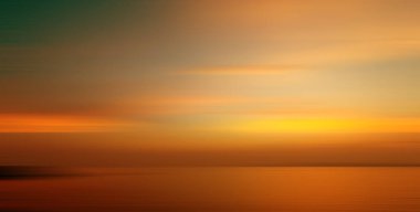 Hareket, alacakaranlık zamanlarında denizdeki kırılma arkaplanı bulanıklaştırdı.