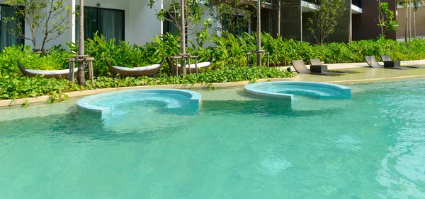 2016 Pattaya Thailand April 2016 Relaxing Jacuzzi Big Blue Pool — 스톡 사진