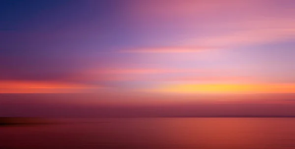 Hareket, alacakaranlık zamanlarında denizdeki kırılma arkaplanı bulanıklaştırdı.