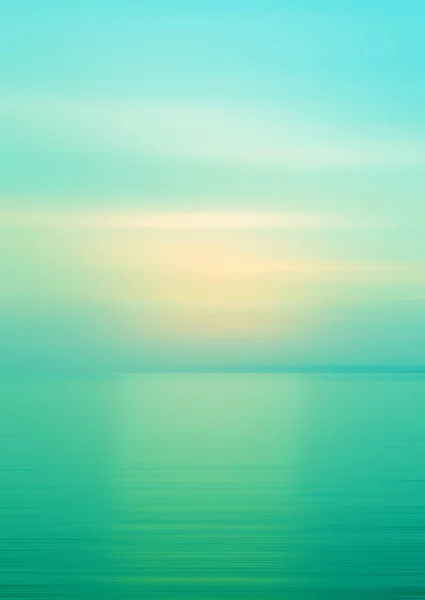 Soyut arkaplan hareketi, alacakaranlık zamanlarında gün batımında denizde kırılma ile bulanıklaştı.