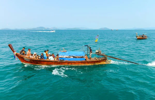 Phuket Thailand March 2015 Group Tourists Traveling Long Tail Boat — Stock Photo, Image