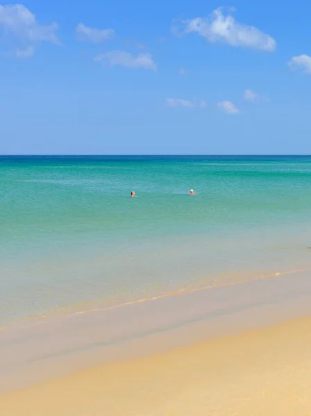 Doğa Sahnesi Tropikal Plaj Mavi Gökyüzü Karon Plajı Phuket Tayland — Stok fotoğraf